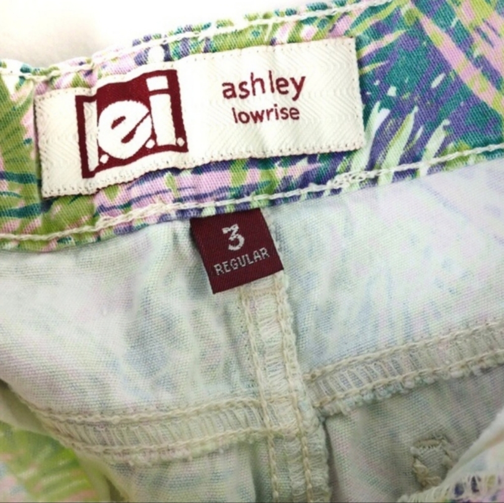 l.e.i. Lowrise Ashley Tropical Pastel Palm Leaf Cuffed Shorts Junior 3/Women S - Picture 4 of 8